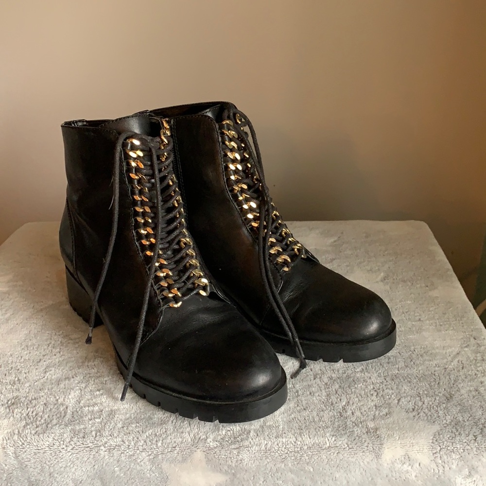 KARL LAGERFELD PARIS Booties size 9 woman’s